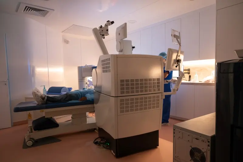 La gestion de la lumière dans un cabinet d’ophtalmologie : Normes, confort visuel et performance